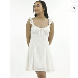 🌱🦢4 FOR $15!🦢🌱 New White Ruffle Sleeve Dress